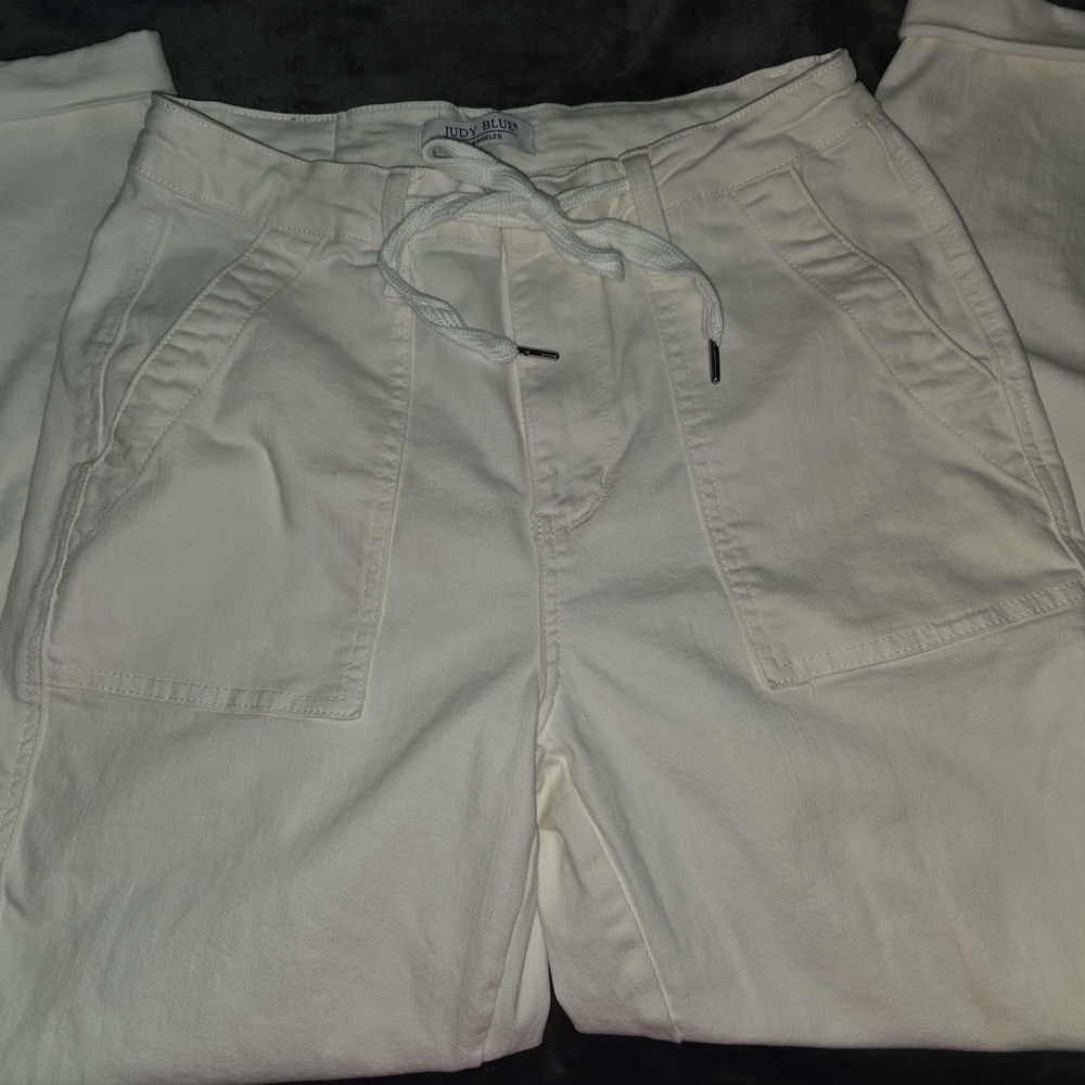 Judy Blue White Women's Jeans With Roll Cuff Legs.